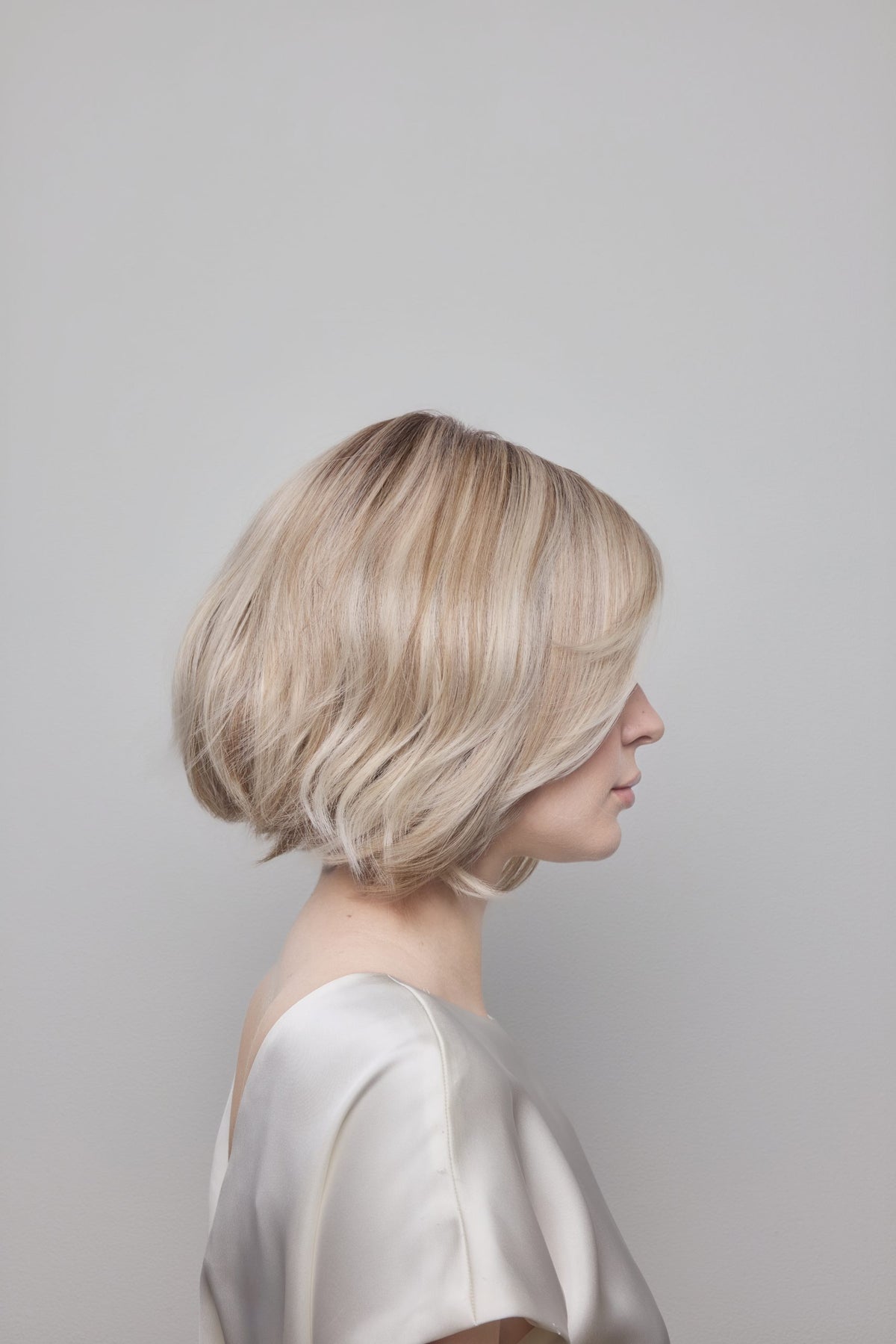 Mira Wig by Amore - Sea Salt Blond-R